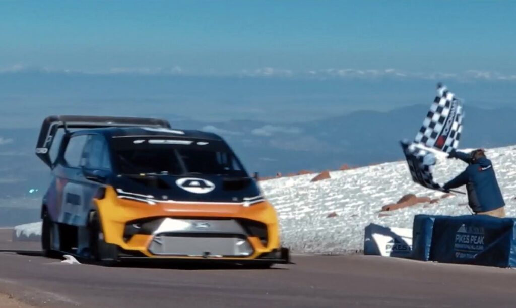 Ford SuperVan 2.4 recebe a bandeira final em Pikes Peak