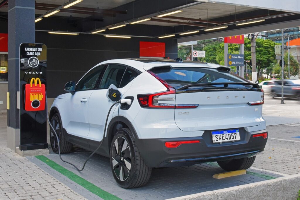 Eletroposto da Volvo no McDonald’s