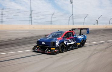 F-150 Supertruck enfia temporal na pista