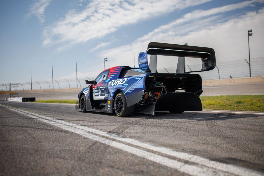 Supertruck cravou tempo na Supervan, também da Ford
