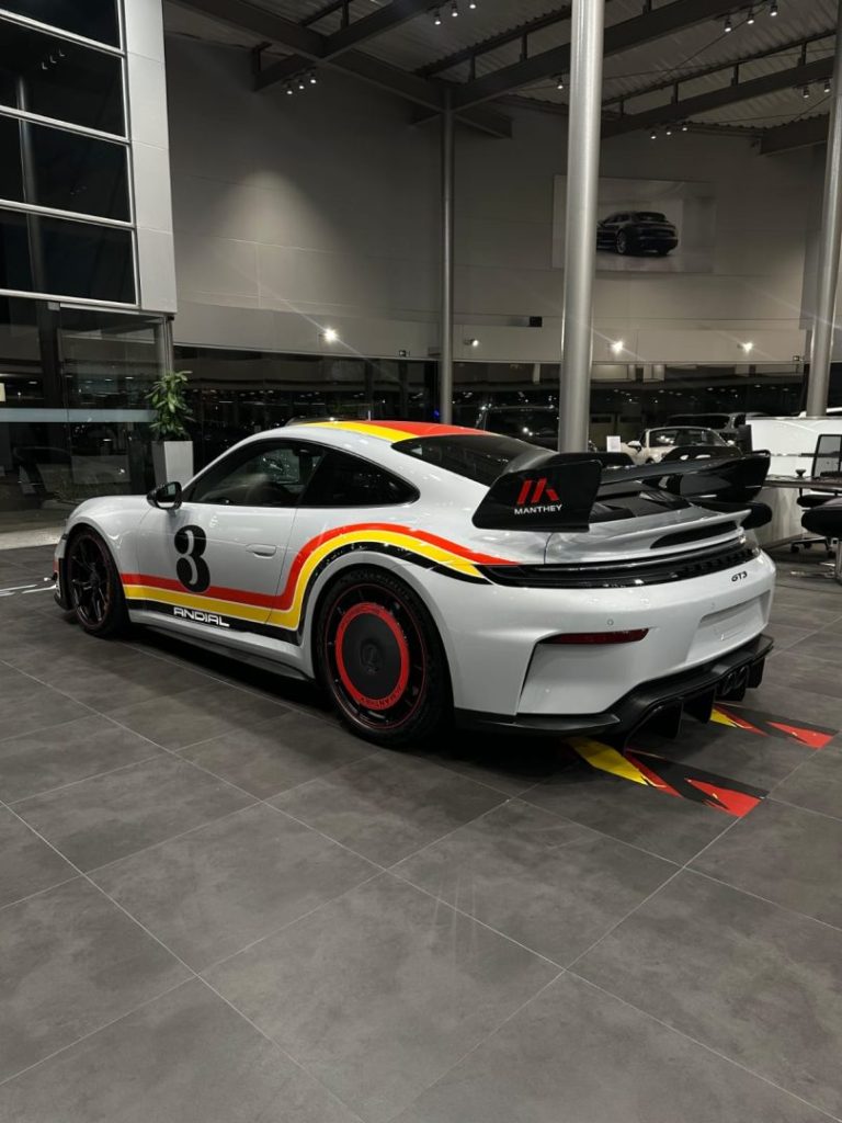 GT3 icônico exposto na Stuttgart, SP