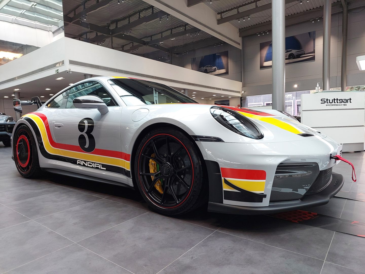 Stuttgart Porsche recebe e expõe um 911 GT3 especial
