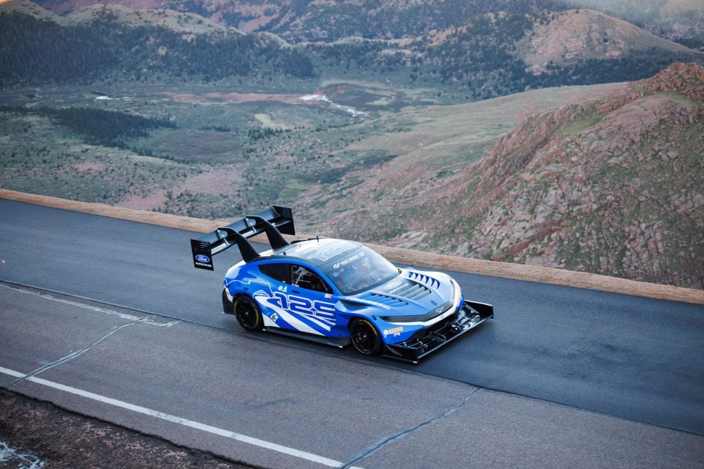 Super Mustang apavora em Pikes Peak USA