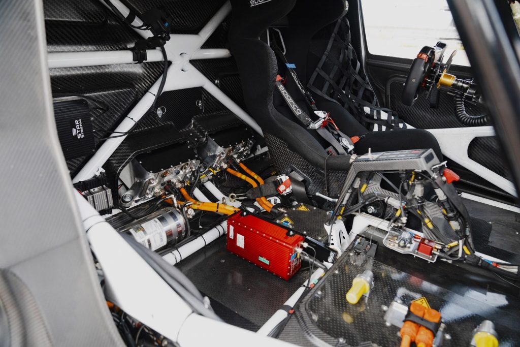 Três motores para 1.400 cv