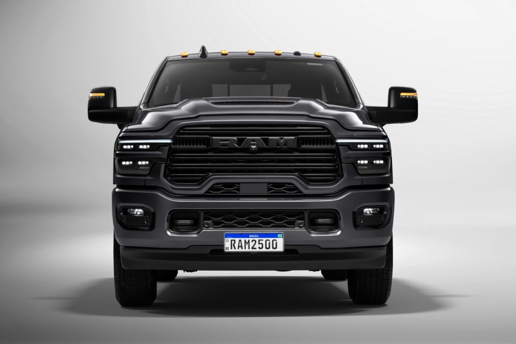 Ram 2500 Laramie Night Edition - Foto: divulgação